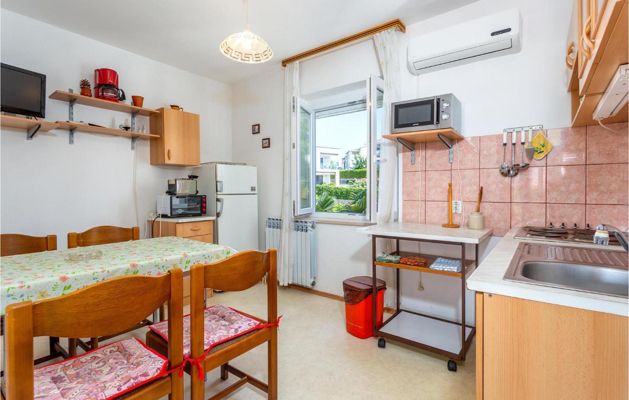 Gorgeous Apartment In Vantacici With Wifi Экстерьер фото