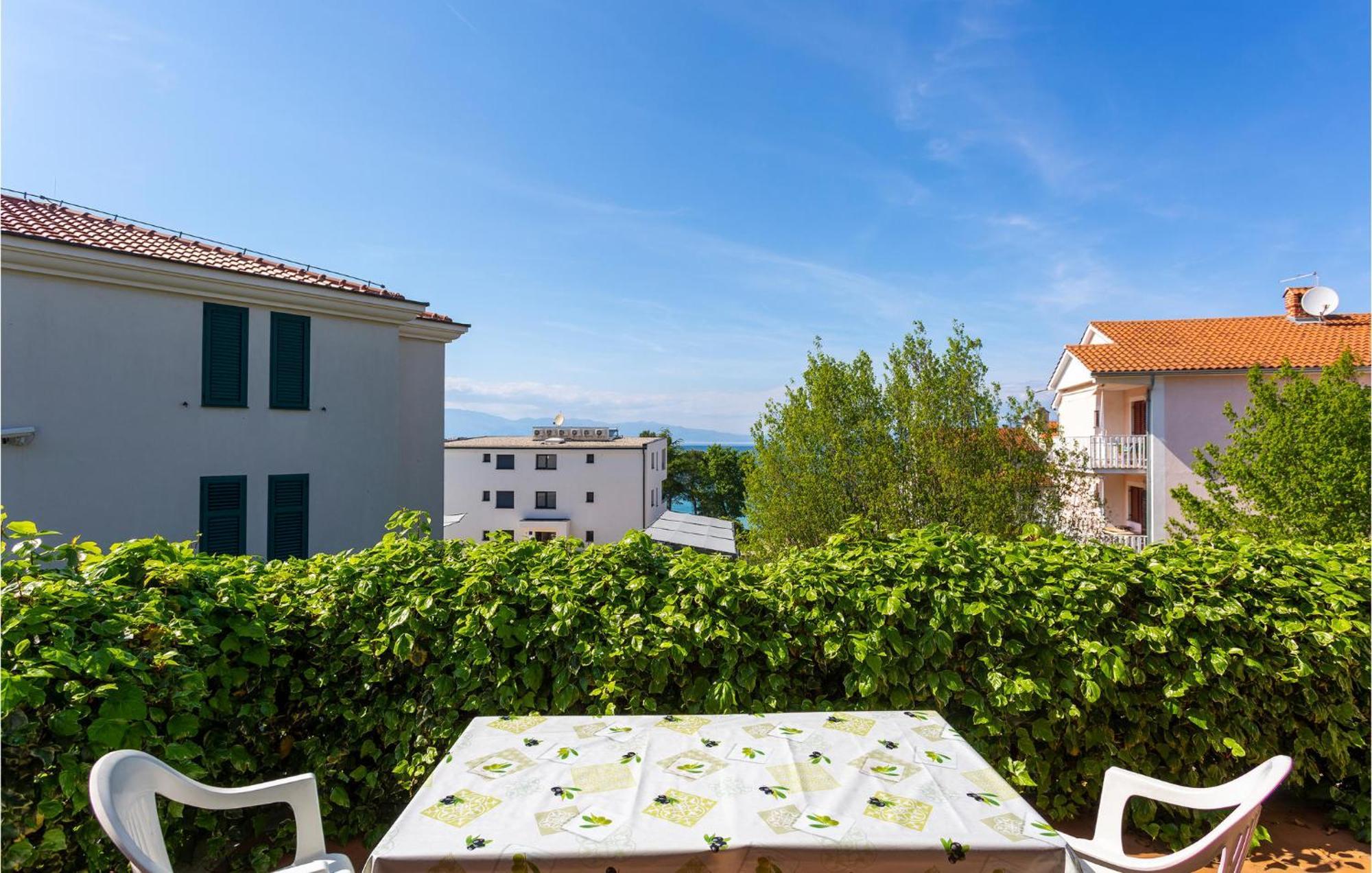 Gorgeous Apartment In Vantacici With Wifi Экстерьер фото